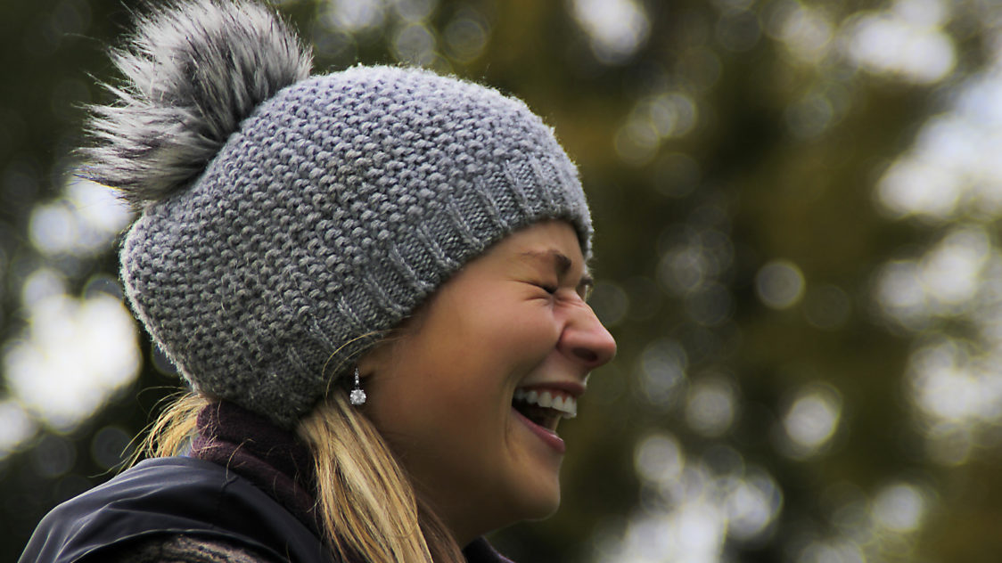 9 Claves para ser feliz Recuerda algo alegre y sonríe e1552957540641 - 9 Claves para ser feliz